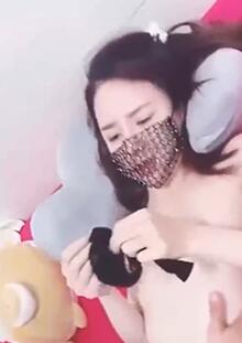 极品尤物女神黑色网袜美腿振动
