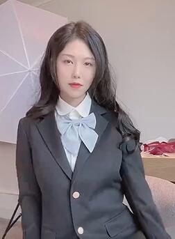 高顔值网红美女【抖娘利世】最新定制新作-JK制服
