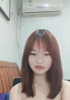 00后嫩妹下海表情很痛苦旁边闺蜜观战