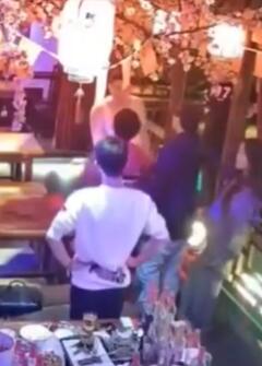 互相看不顺眼直接开打